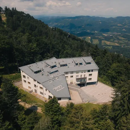 Peak Haven Pohorje Gæstehus